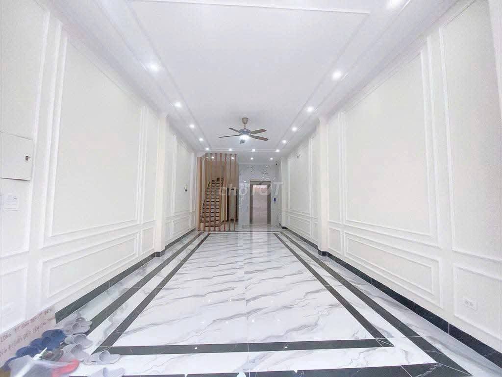 7-этажное здание лифта Thanh Tri Elevator TT, в 5 метрах от подземного аквапарка
