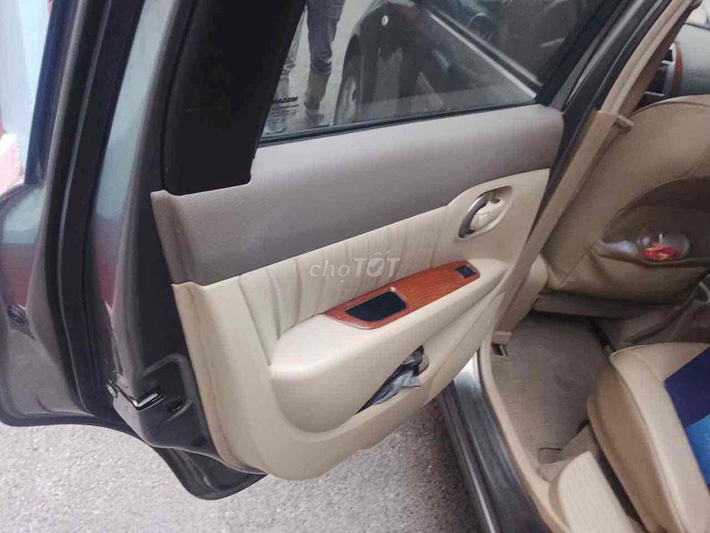 Nissan Grand Livina Xám, 5 мест