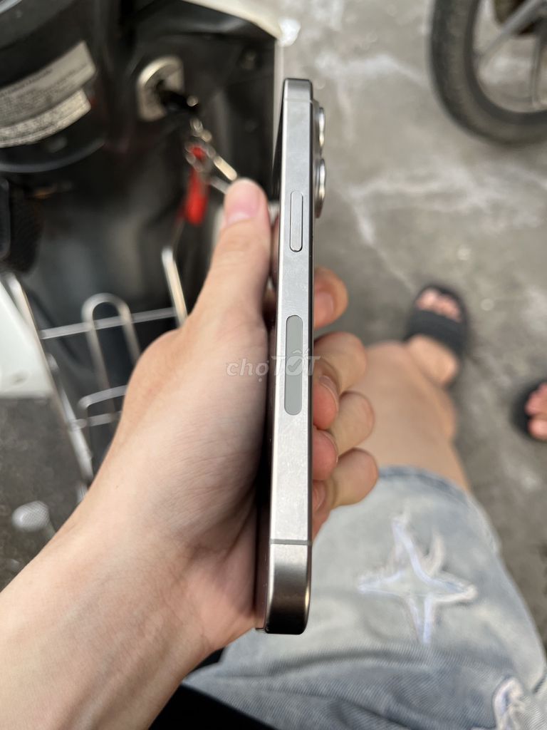 Apple iPhone 15 Pro 512GB Bể lưng. Mua bán Điện thoại tại Thành phố Long Xuyên An Giang được đăng bởi Nguyễn Minh Tiến hình 1