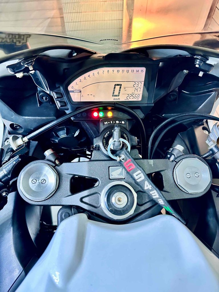 Honda CBR1000rr ABS 2015 nhập AU HQCN. Mua bán Xe máy tại Quận 12 Tp Hồ Chí Minh được đăng bởi Tường hình 12