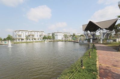 Nhà 100m2, đường rộng ,1T 2L, view hồ tự nhiên công viên lớn, sổ hồng