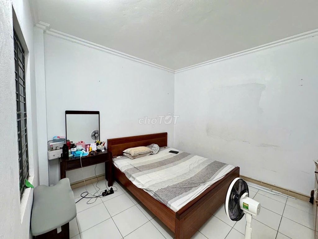 Дом у рынка Кот Ден - Зы Ханг, 68 м², фасад 5.1 м