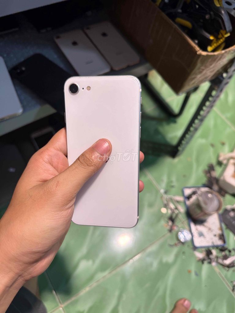 iPhone SE 2 Quốc tế Trắng. Mua bán Điện thoại tại Quận Tân Bình Tp Hồ Chí Minh được đăng bởi như ý hình 1