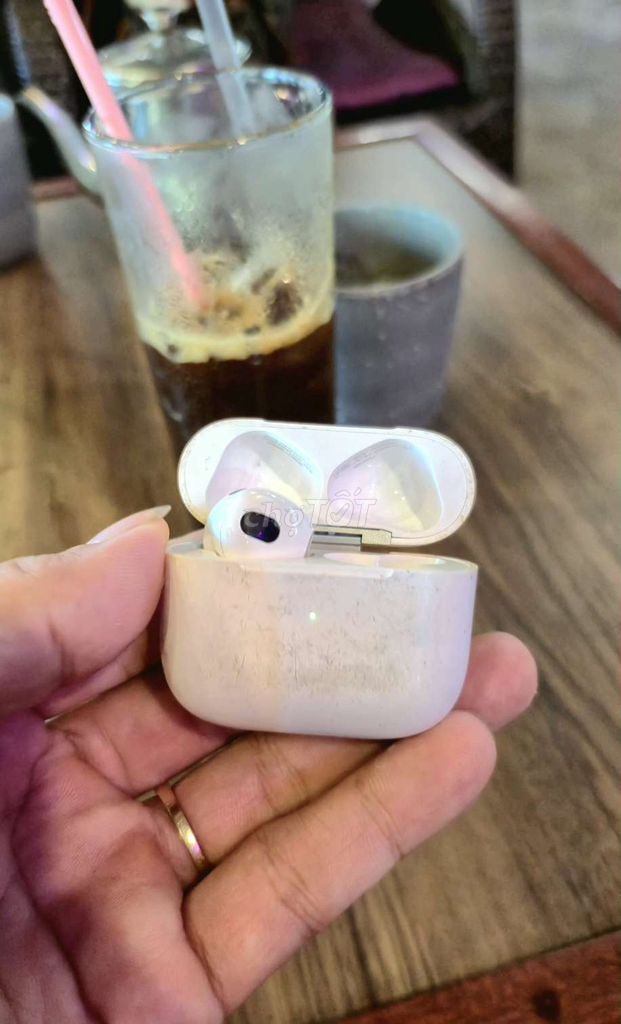 Tai nghe Apple AirPods Trắng. Mua bán Tivi, Âm thanh tại Huyện Chợ Mới An Giang được đăng bởi Thanh lý đồ cũ hình 1