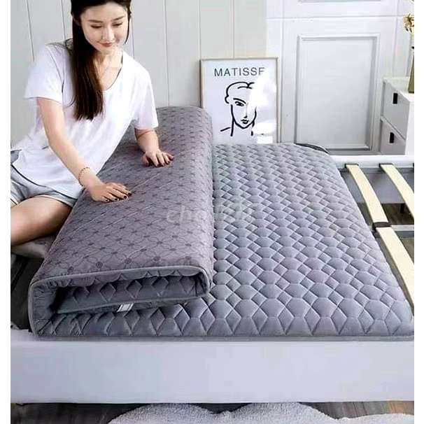 Đệm topper 1m8x2m Xám Đã dùng. Mua bán Giường, chăn ga gối nệm tại Huyện Thanh Trì Hà Nội được đăng bởi Quoc Viet Dang hình 1
