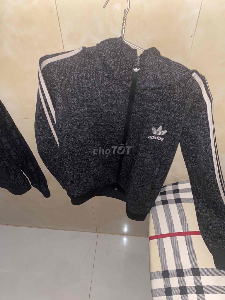 Áo khoác Adidas M Đen, Trắng Unisex. Mua bán Quần áo tại Huyện Nhà Bè Tp Hồ Chí Minh được đăng bởi Trần Anh Duy hình 1