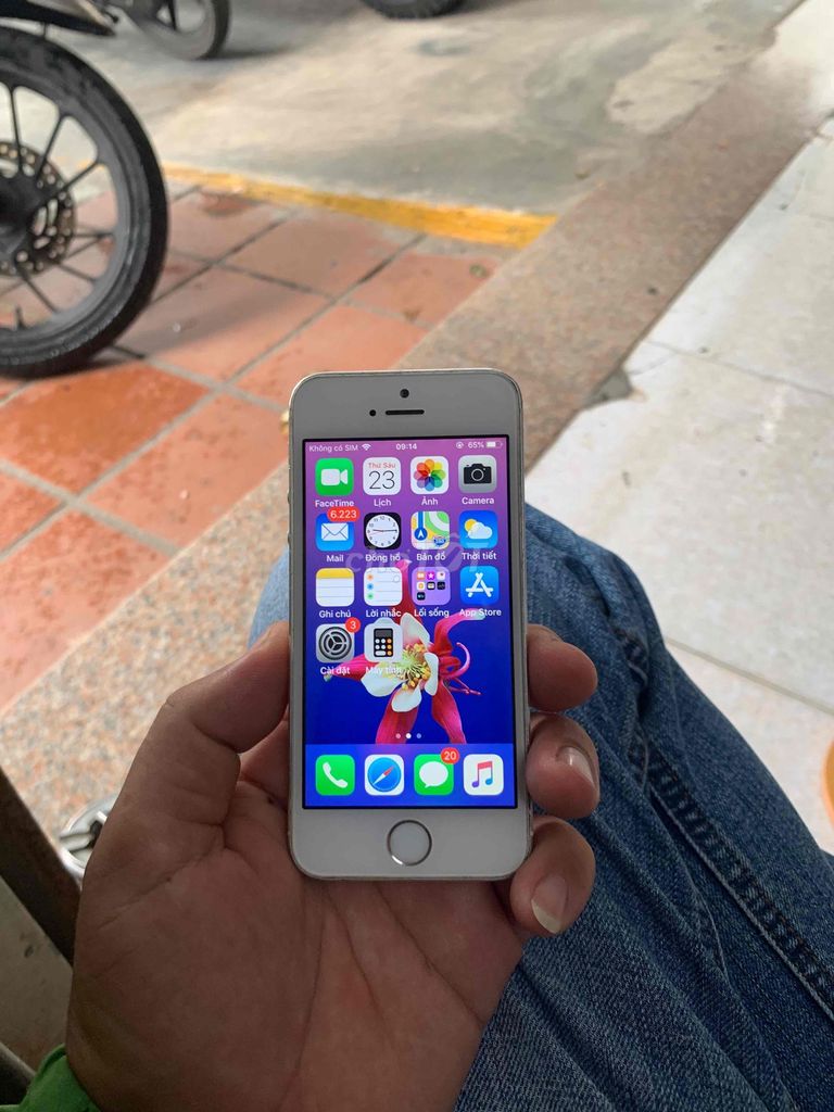 Apple iPhone 5s 64GB Bạc. Mua bán Điện thoại tại Quận Liên Chiểu Đà Nẵng được đăng bởi Tứ Nhật  hình 1