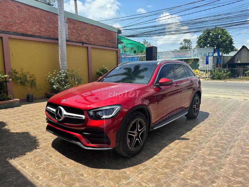 Mercedes Benz GLC300 2020 - 15000 km