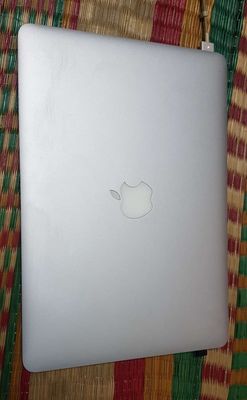 Macbook Air core i5 mõng dính