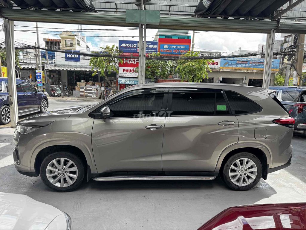 Toyota Innova Cross V 2025 гибрид 7 мест