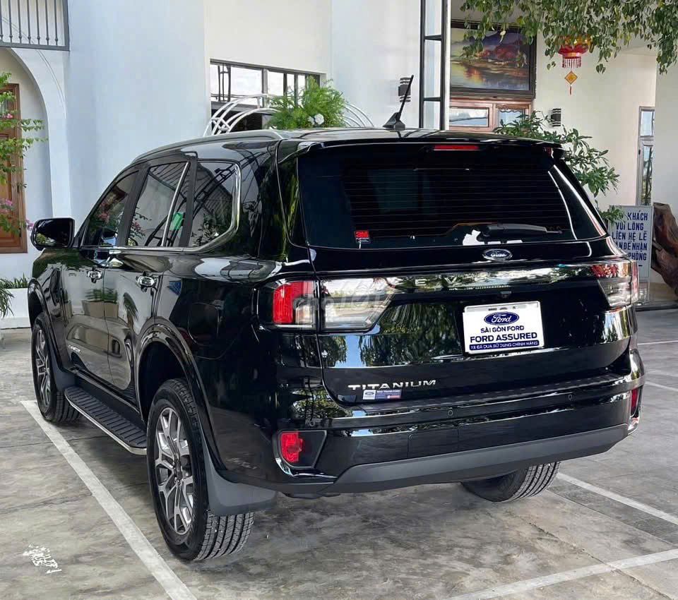 Ford Everest Titanium 4x2 2026 чёрный 3 700 км