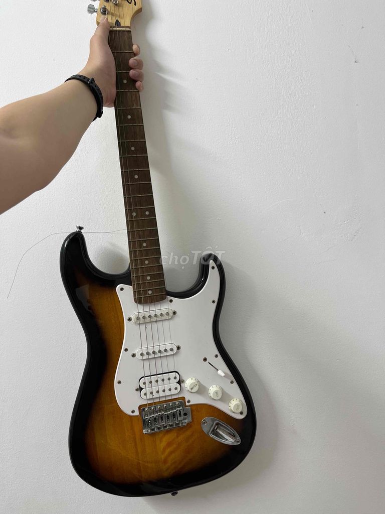 Guitar điện Fender Squier Bullet HSS strat