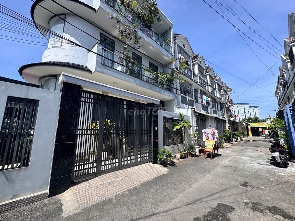 Bán nhà gần Vincom Lê Văn Việt - Quận 9 - 56m2 - 3 Tầng - Hẻm Xe Hơi 