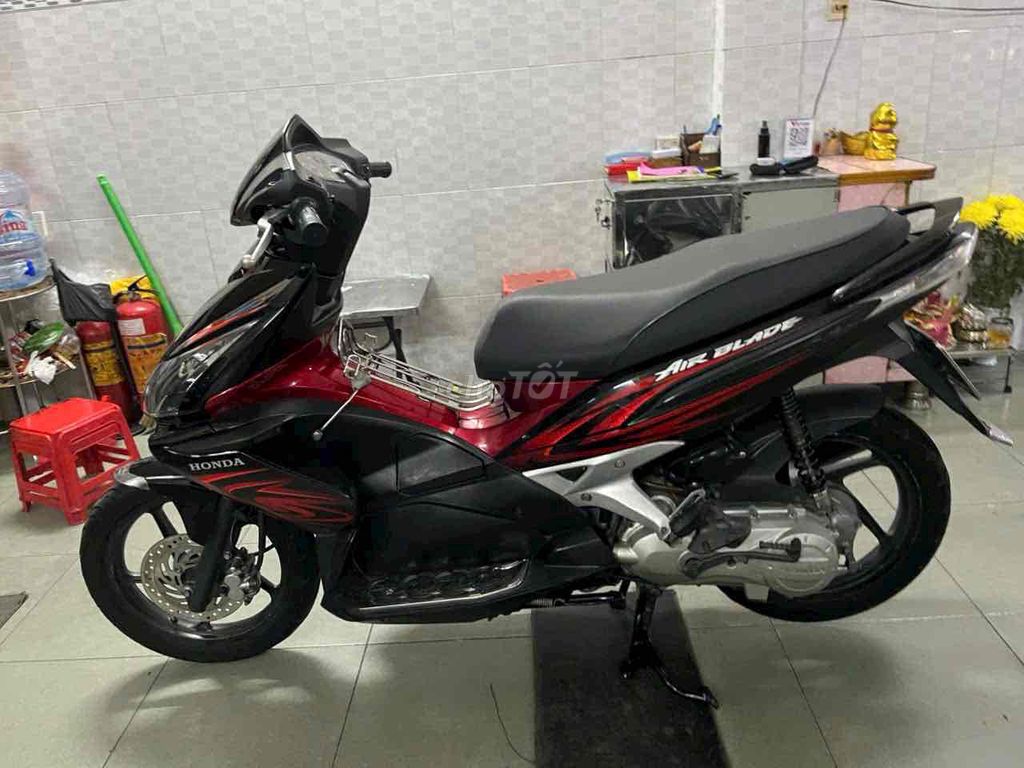 Honda Air Blade Thái 208 Đen đỏ. Mua bán Xe máy tại Quận Tân Phú Tp Hồ Chí Minh được đăng bởi Cửa Hàng xe gắn máy Minh Tuấn  hình 4