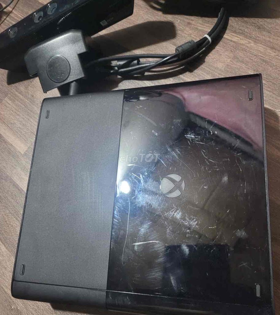 Máy chơi game Microsoft Xbox 360 E 250GB Đen. Mua bán Thiết bị chơi game tại Quận Bình Thạnh Tp Hồ Chí Minh được đăng bởi Hiếu hình 1