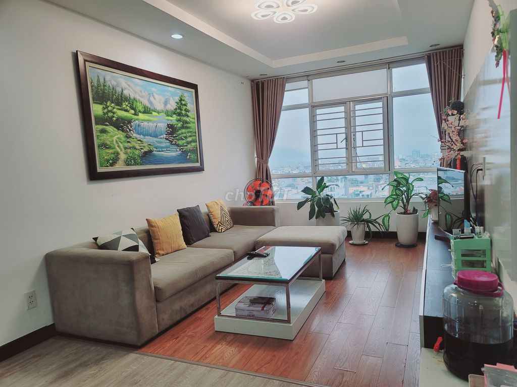 Cho thuê căn hộ HAGL 2PN 110m2 tầng thấp view hồ, đầy đủ nội thất