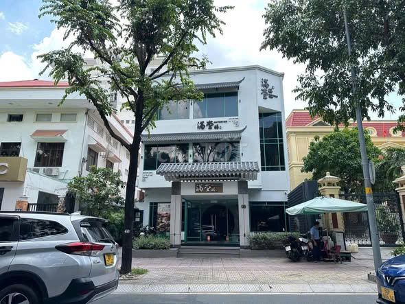 Аренда · 5 комн. · 330 м² · Quận 3, ул. Đường Lê Quý Đôn