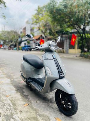 Piaggio Vespa màu Xám