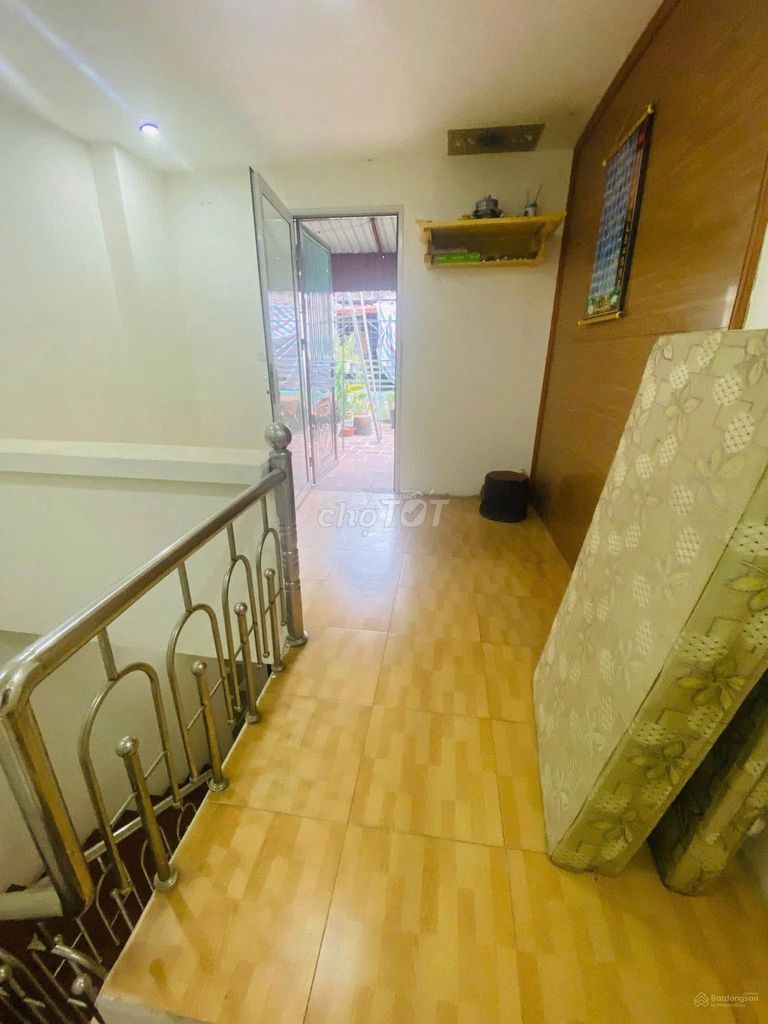 Дом в аренду в Хоанг Куок Вьет, Кау Гиай, 30 м2 x 3 этажа