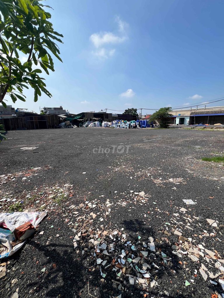 Cho thuê Đất 2000m2 + Nhà C4+Mái che 150m2, Thông QL1A Bình Tân