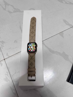 Apple Watch Series 5 Màu Hồng nữ xài