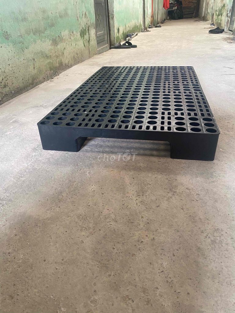 Pallet Nhựa HDPE Đen 1m x 60cm x 10cm. Mua bán Nội thất, đồ gia dụng khác tại Quận Cái Răng Cần Thơ được đăng bởi Minh Anh hình 1