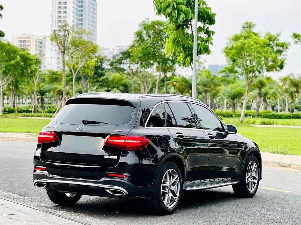 Mercedes-Benz GLC 300 4matic 2017 Đen. Mua bán Ô tô tại Quận 8 Tp Hồ Chí Minh được đăng bởi Cửa hàng ô tô cũ TRUST CARS hình 5