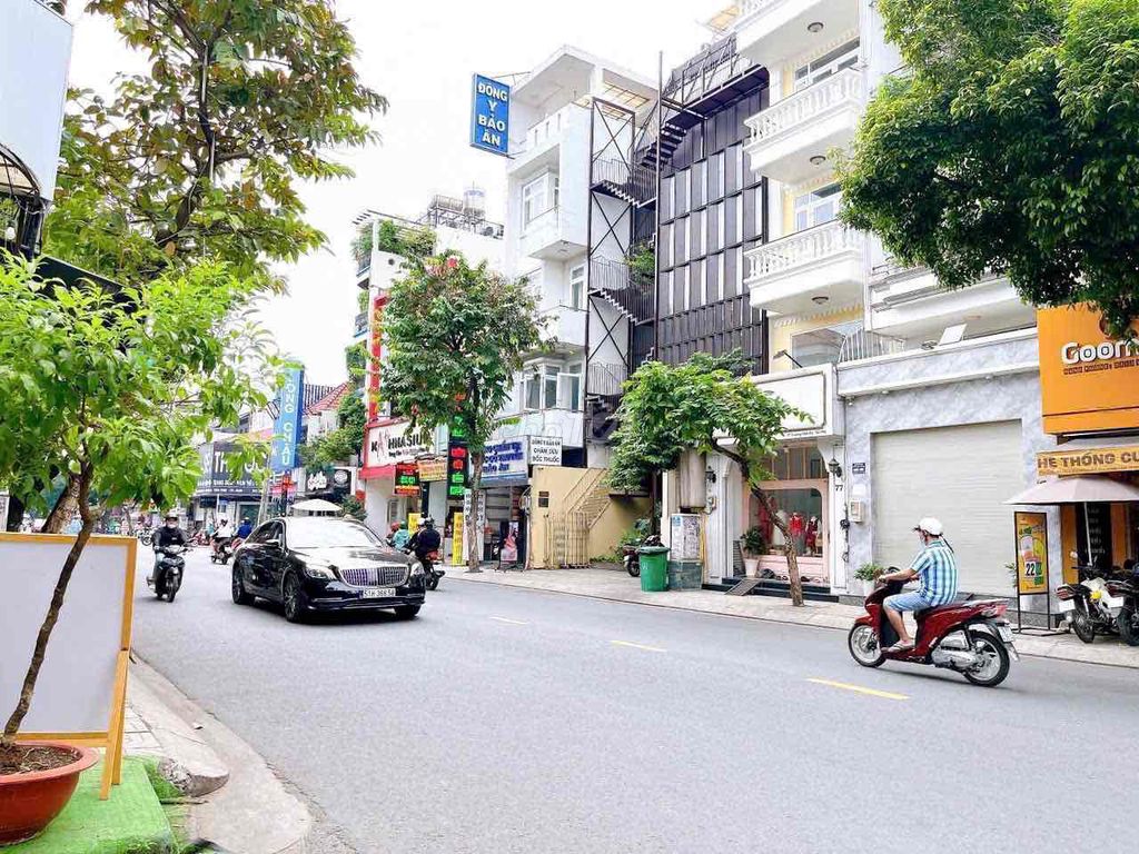 Bán nhà đẹp có hầm,đường rộng 16m,nội bộ khu Nguyễn Sơn,Luỹ Bán Bích