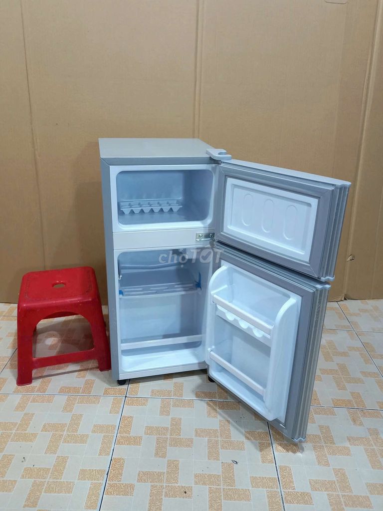 Tủ lạnh Aipu S665H3 nhỏ gọn, 2 ngăn riêng biệt.