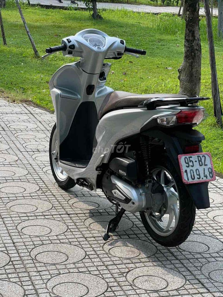 Серебряный плакат Honda Vision 2022