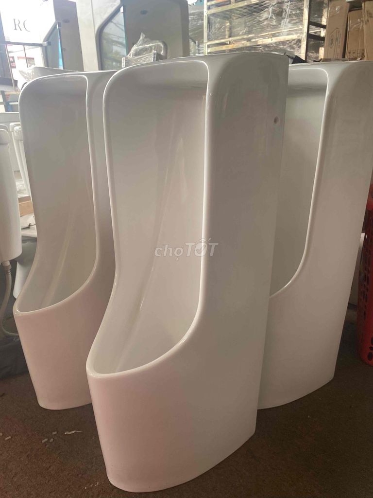 Bồn tiểu nam TOTO U508 Sứ Trắng Việt Nam. Mua bán Thiết bị vệ sinh, nhà tắm tại Thành phố Thủ Đức Tp Hồ Chí Minh được đăng bởi Trịnh Tiến Đạt hình 1