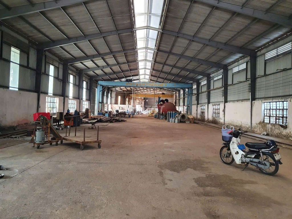 Xưởng Dĩ An 3300m²  đường cont điện hạ trạm sẵn 2 cẩu trục 5 tấn 