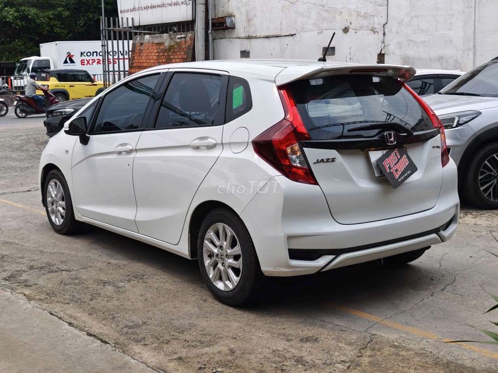 Honda Jazz 2018 V 1.5L, 5-местный хэтчбек, белый