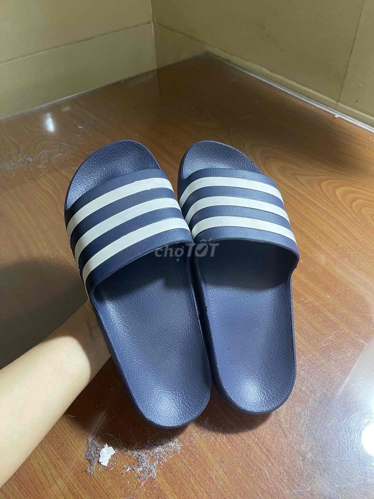 Dép lê Adidas Xanh đậm size 41-42. Mua bán Giày dép tại Quận Hải Châu Đà Nẵng được đăng bởi Khánh Huyền hình 1