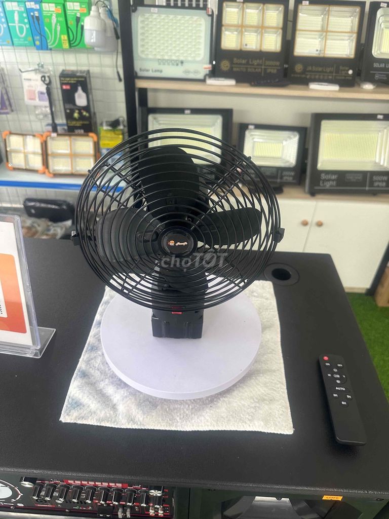 Quạt chạy pin Tonnifu 22cm-Sài pin Makita chân 4cm. Mua bán Quạt tại Quận Bình Thuỷ Cần Thơ được đăng bởi Lê Vũ Camera Solar hình 1