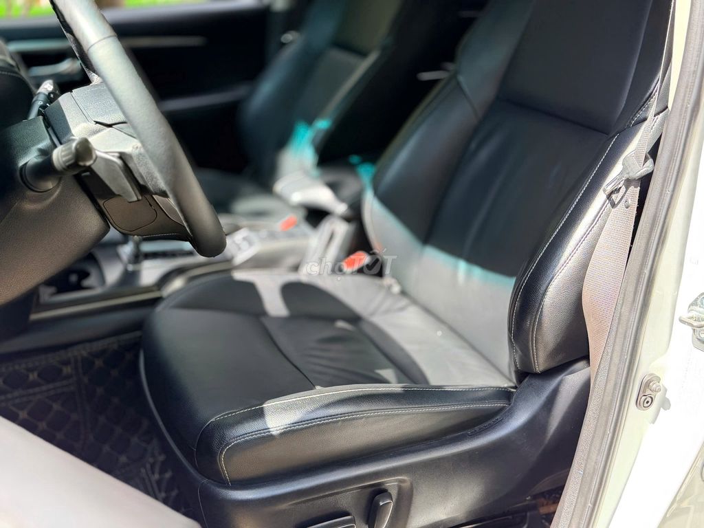 Toyota Fortuner 2022 2.4L 4x2 AT Белый