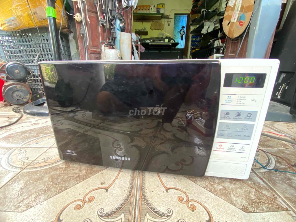 Lò vi sóng Samsung ME731K 20 lít Đen, trắng. Mua bán Bếp, lò, đồ điện nhà bếp tại Huyện Bố Trạch Quảng Bình được đăng bởi Thuận hình 1