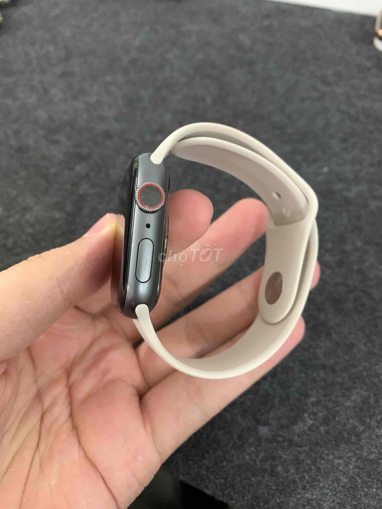 Apple watch Series 4 44mm Nhôm Đen Esjm