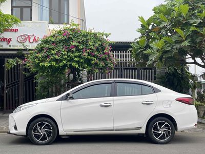 Toyota Vios 2021 số sàn màu trắng
