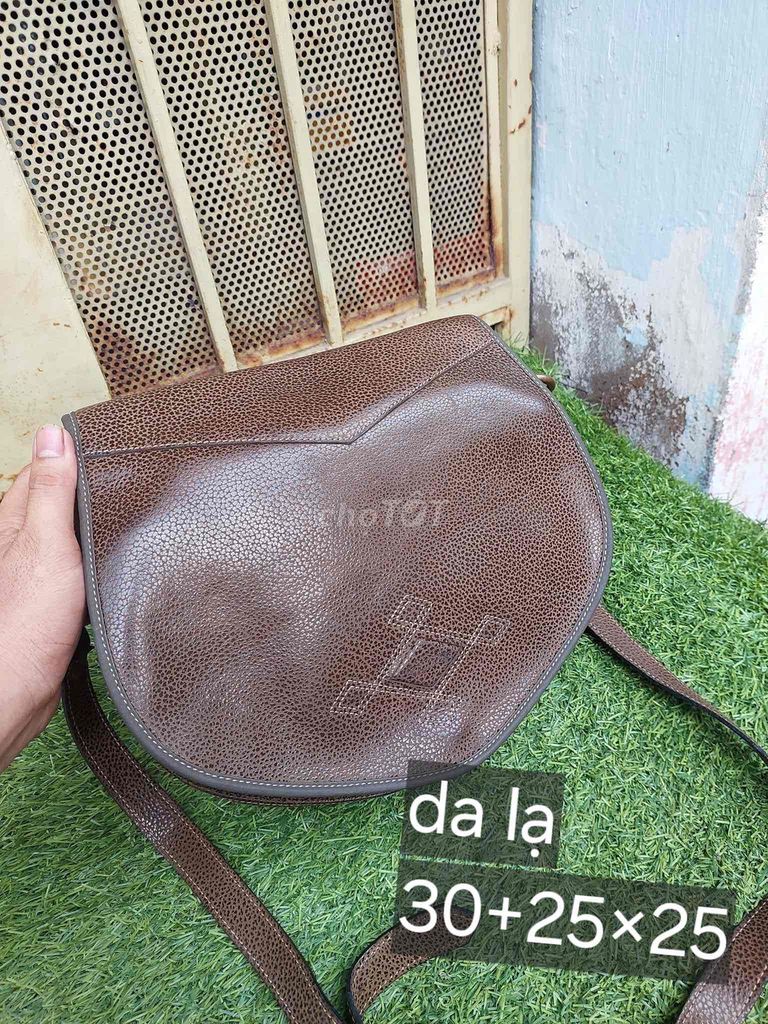 đeo chéo da lạ fom đẹp size 30x25x25