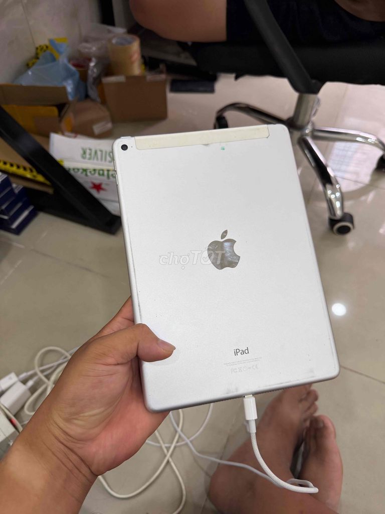 Apple iPad Air 2 64GB Bạc 4G. Mua bán Máy tính bảng tại Quận Tân Phú Tp Hồ Chí Minh được đăng bởi Lê Châu Thành hình 1