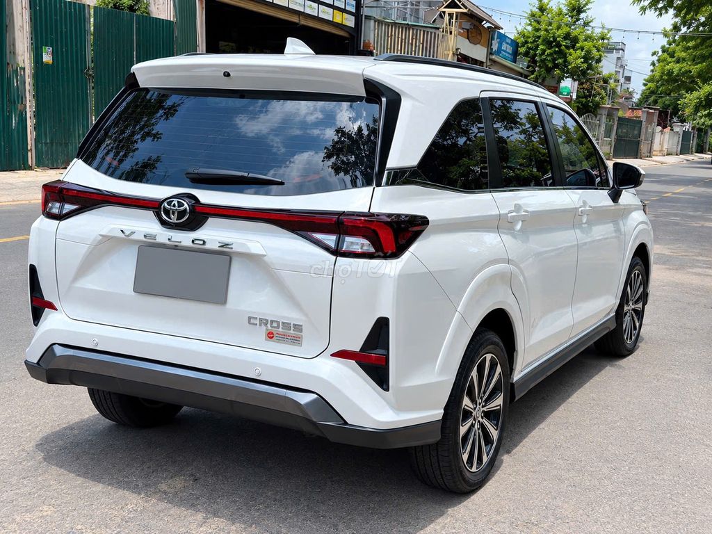 Toyota Veloz Cross 1.5 CVT 2024 Белый 7 мест