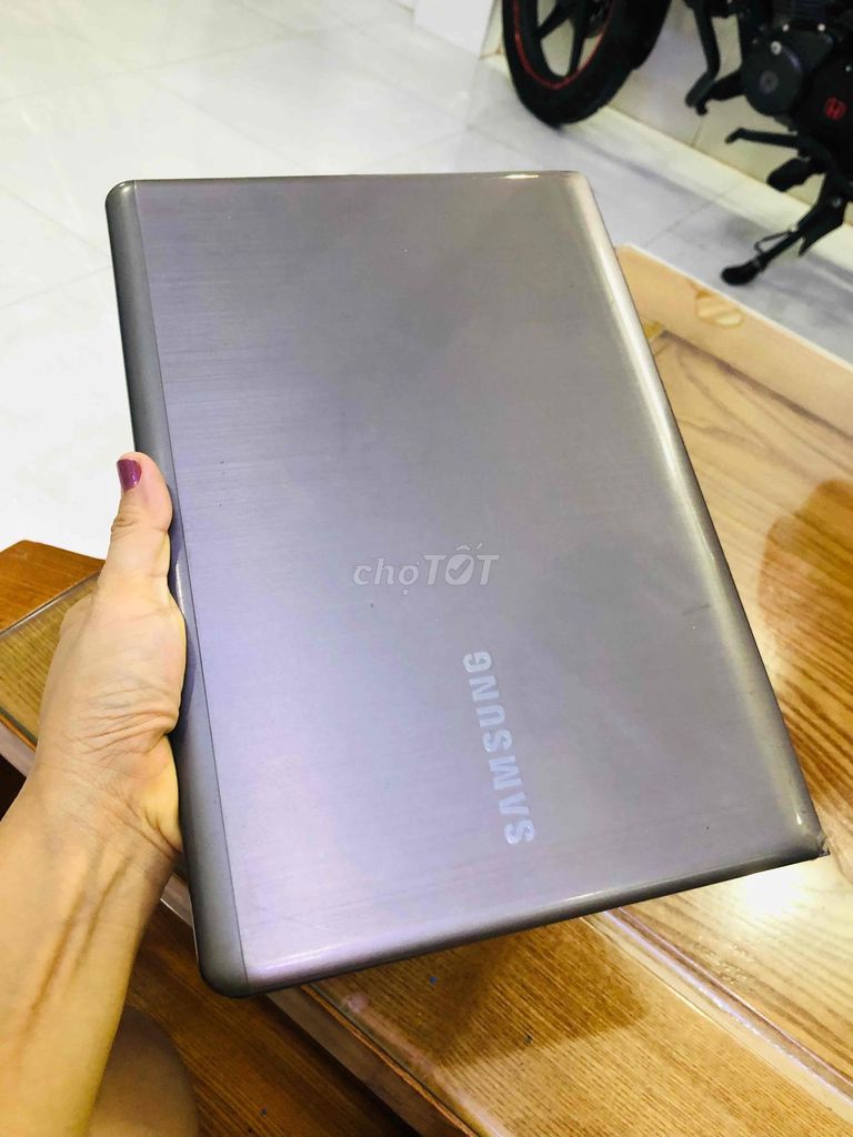 Samsung Laptop Intel Core i5 Xám Đã sử dụng. Mua bán Laptop tại Huyện Hóc Môn Tp Hồ Chí Minh được đăng bởi Bích Thuỷ hình 1