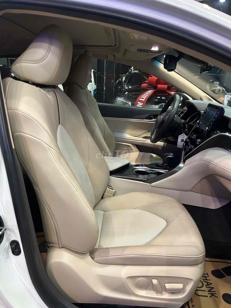 Toyota Camry 2022 2.5HV - 28000 km. Mua bán Ô tô tại Quận 7 Tp Hồ Chí Minh được đăng bởi Lê Văn Út hình 11