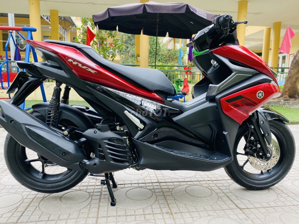 Yamaha NVX 155 Красный сливовый автомобиль, красивый автомобиль с плавным ходом