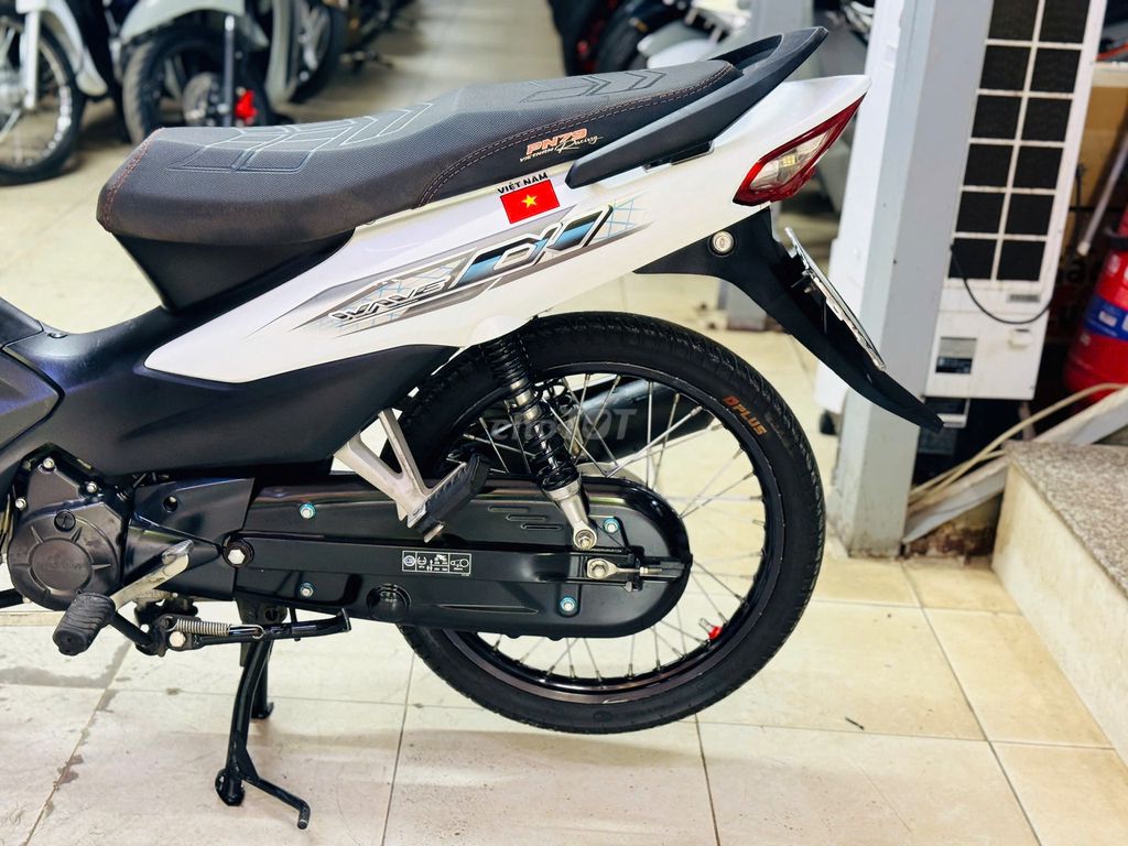 Мопед Thinh Phat - Белый Honda Wave A 110 в стиле Ханоя