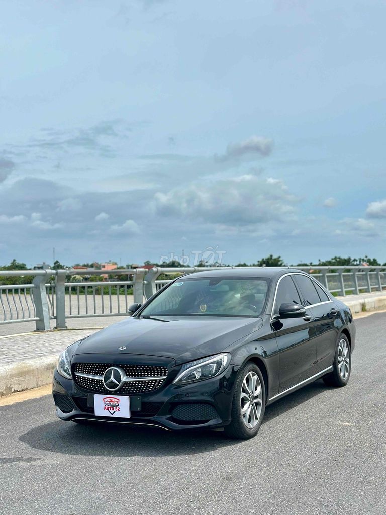 Mercedes Benz C Class 2018 C200 - Cực Đẹp. Mua bán Ô tô tại Thành phố Quảng Ngãi Quảng Ngãi được đăng bởi Trần Minh Thông hình 3