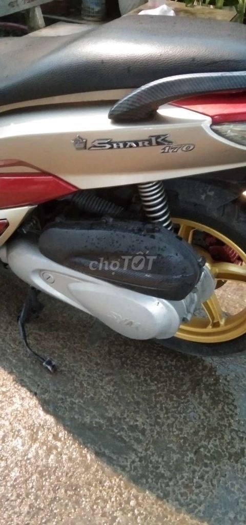 Xe tay ga SYM Shark 170 màu vàng đồng, đỏ. Mua bán Xe máy tại Quận 6 Tp Hồ Chí Minh được đăng bởi Truong Huynh hình 4