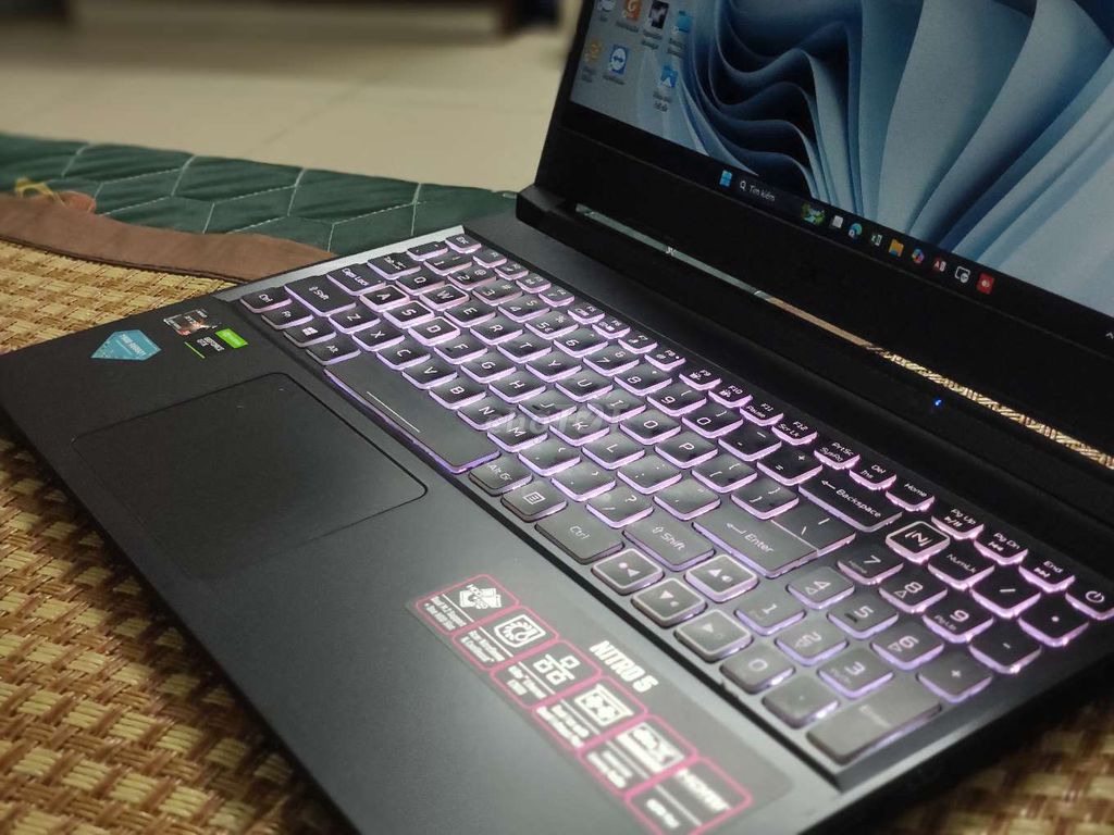 Acer nitro 5 nguyên tem ko qua sửa chữa gì