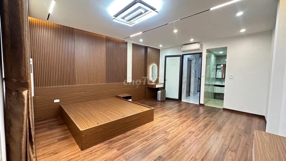 Продается дом в Гонконге Май - Бах Май, 56 м², 5 этажей, около 12 миллиардов